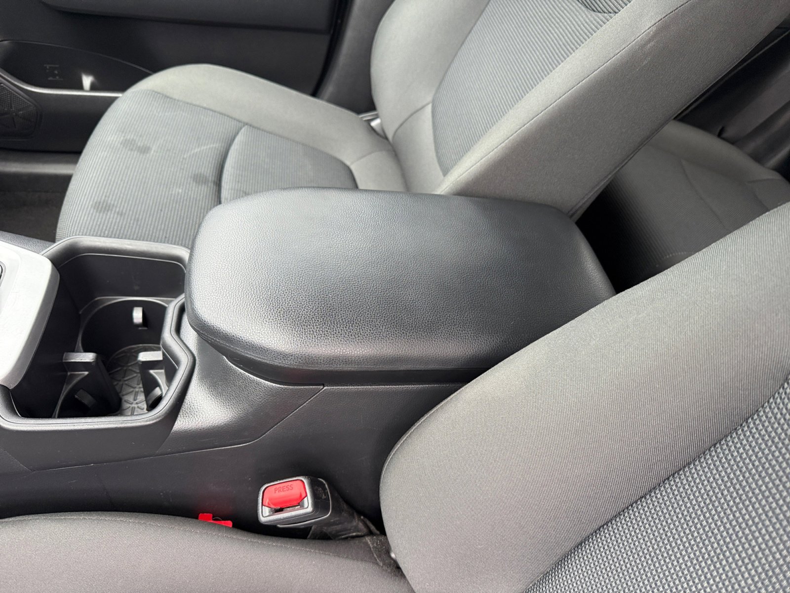 2024 Toyota RAV4 LE photo 13