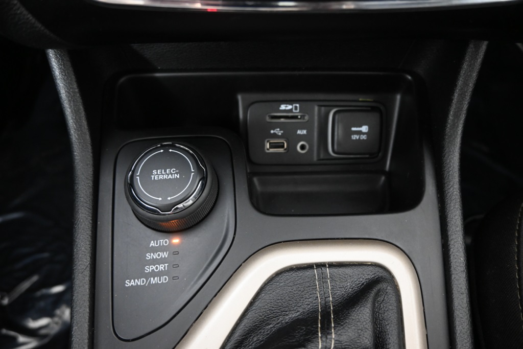 2014 Jeep Cherokee Latitude photo 29