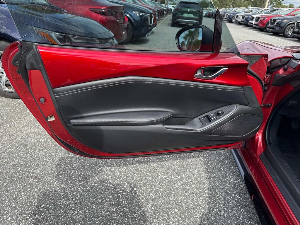 2022 Mazda MX-5 Miata RF Miata Grand Touring photo 11