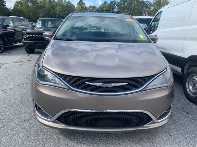 2017 Chrysler Pacifica Touring L photo 3