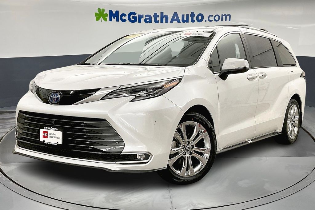 2024 Toyota Sienna Platinum photo 2
