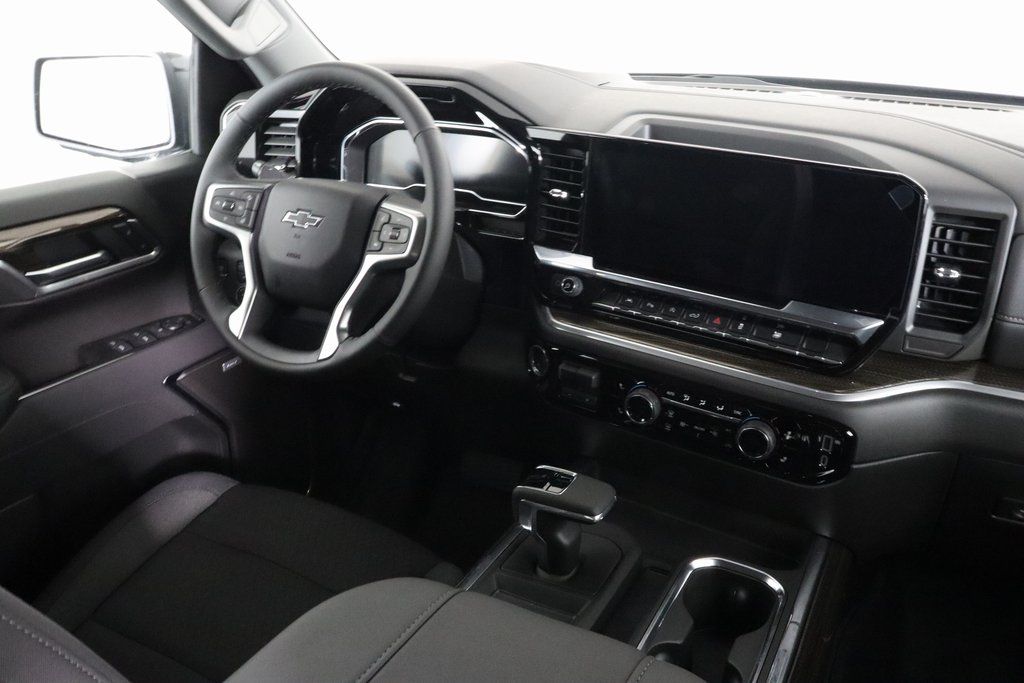 2025 Chevrolet Silverado 1500 RST photo 2