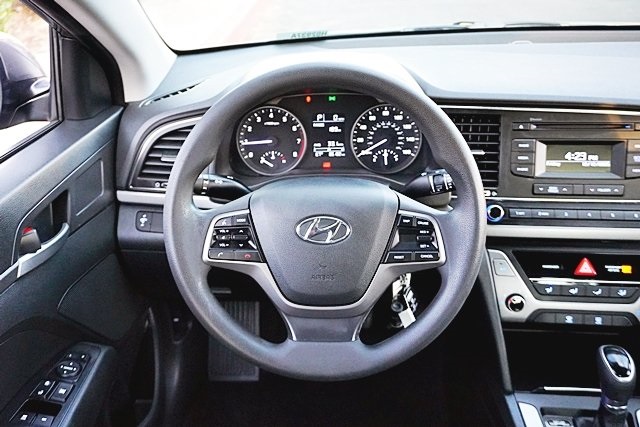 Used 2018 Gray Hyundai SE image 15