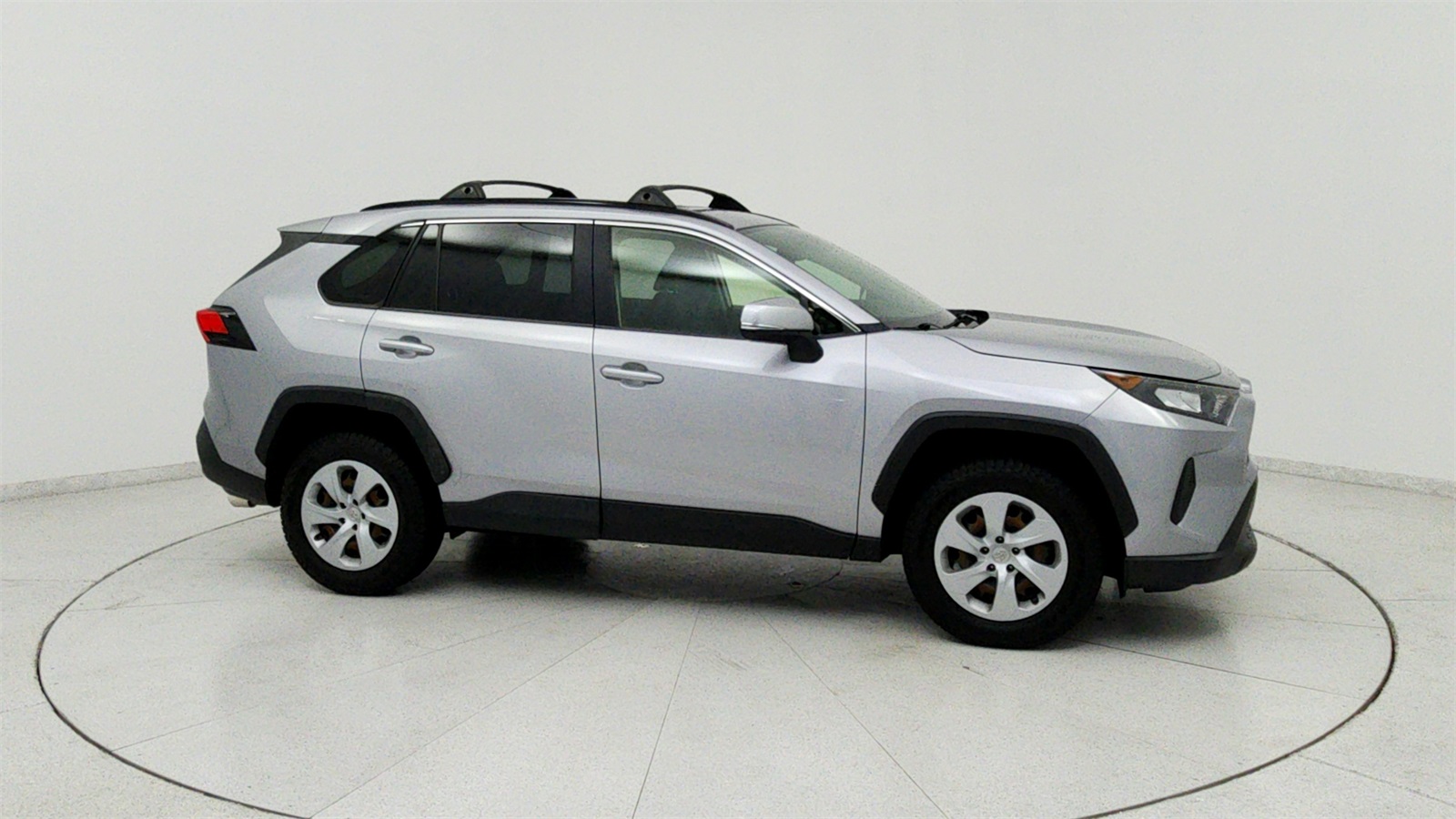 2019 Toyota RAV4 LE photo 8
