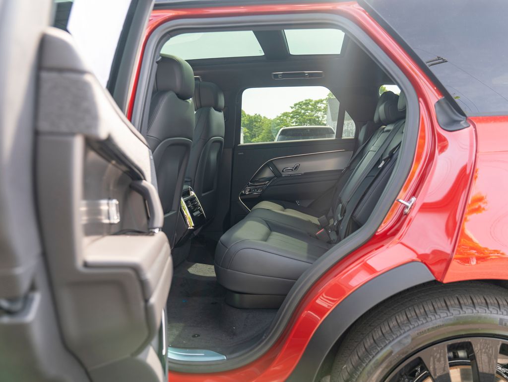 2025 Land Rover Range Rover Sport SE photo 19