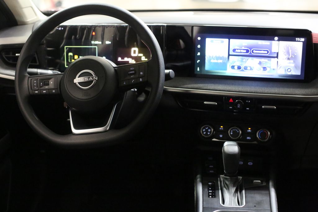 2025 Nissan Kicks SV photo 14