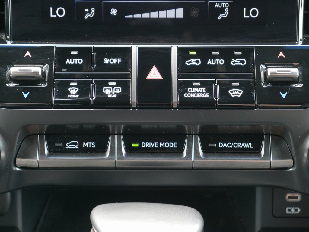 2024 Lexus LX 600 Luxury photo 23