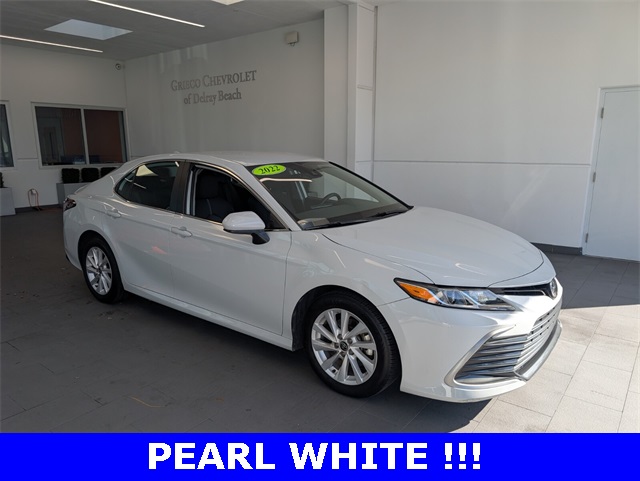 2022 Toyota Camry LE photo 2