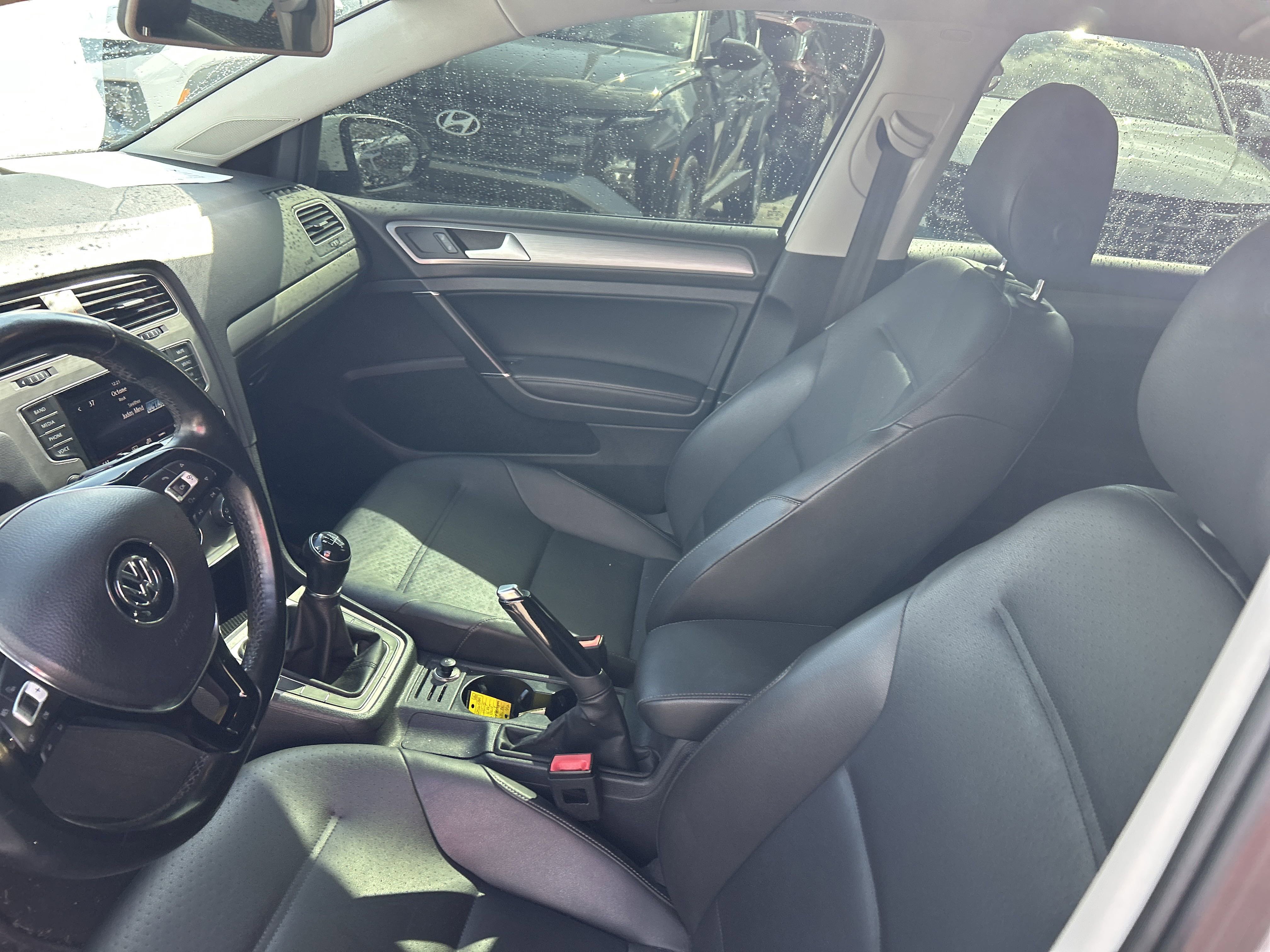 2015 Volkswagen Golf SportWagen TSI S photo 3