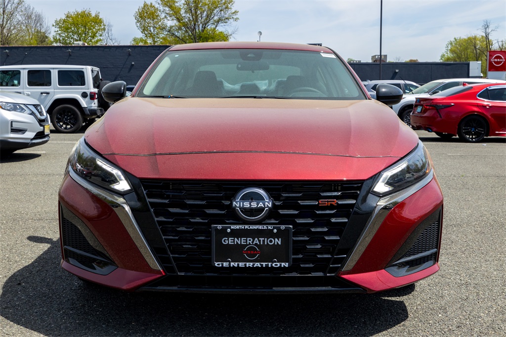 2025 Nissan Altima SR photo 2