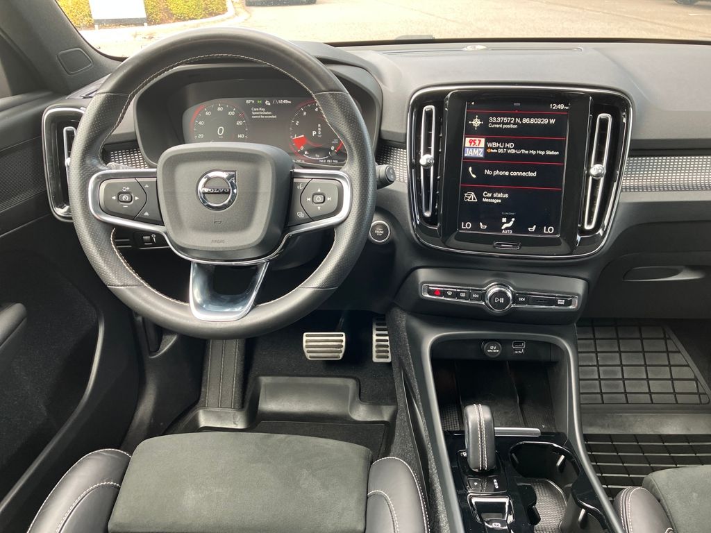 2021 Volvo XC40 R-Design photo 2