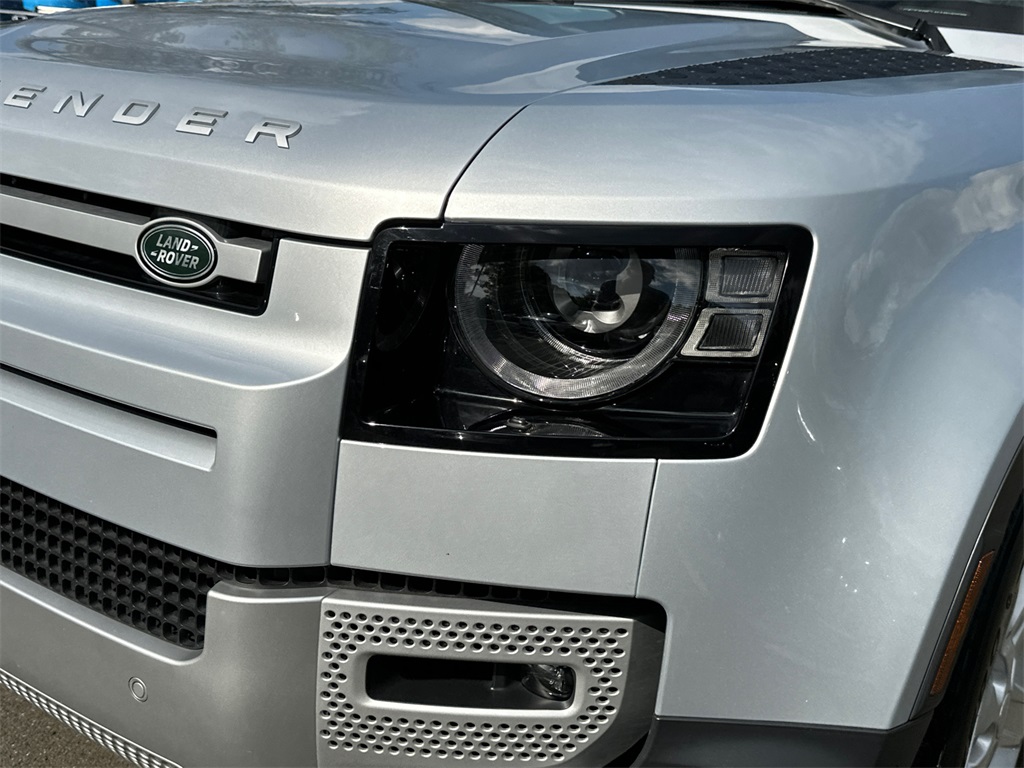 2024 Land Rover Defender 130 S photo 7