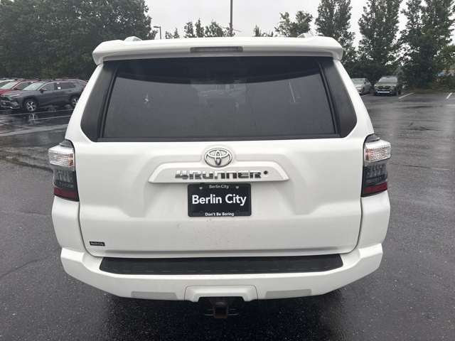 2017 Toyota 4Runner SR5 photo 4