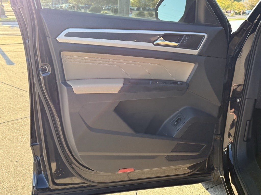 2021 Volkswagen Atlas Cross Sport V6 SE Technology R-Line photo 12