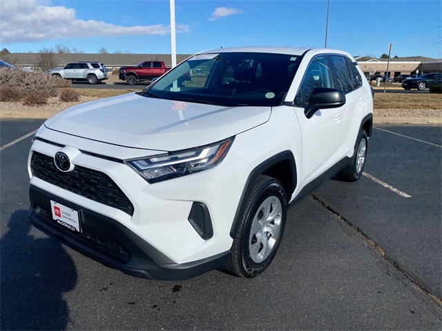 2023 Toyota RAV4 LE's photo