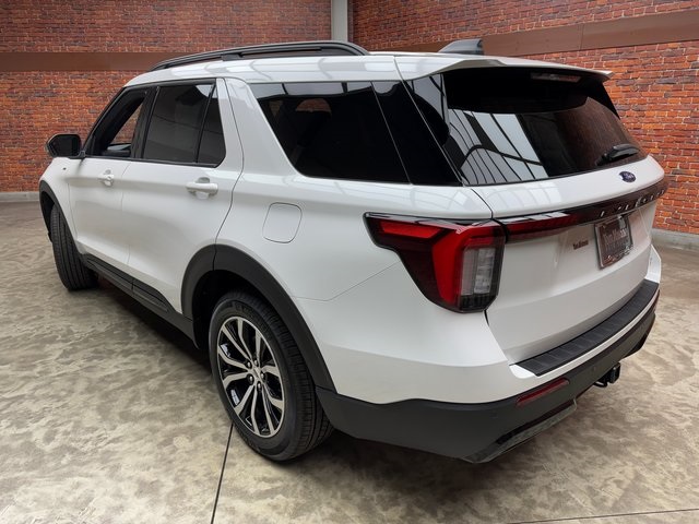 2025 Ford Explorer ST-Line photo 3