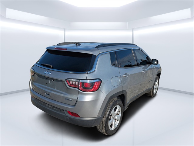 2020 Jeep Compass Latitude photo 2