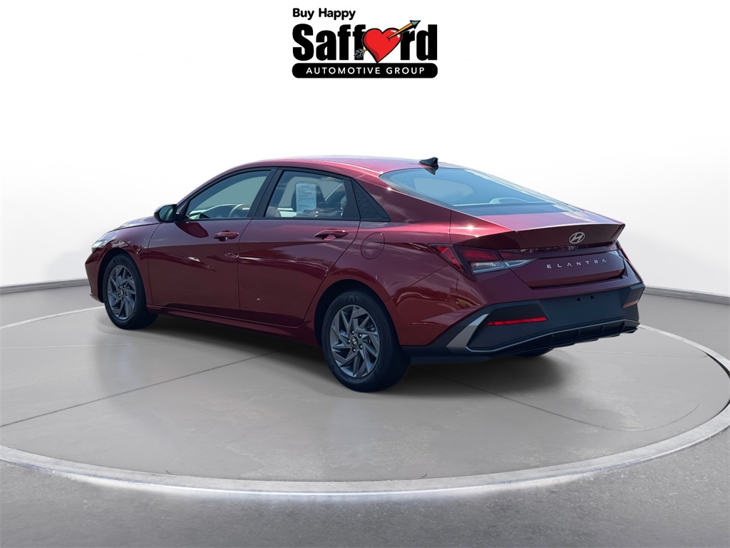 2024 Hyundai Elantra SEL photo 4