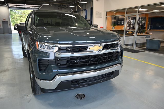 2026 Chevrolet Silverado photo 3