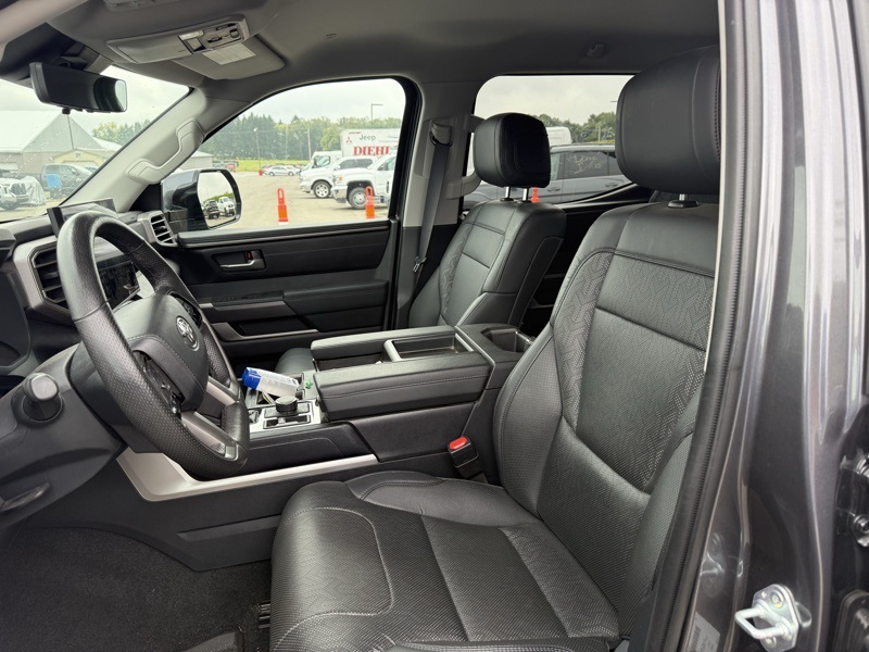 2023 Toyota Tundra SR5 CrewMax photo 9