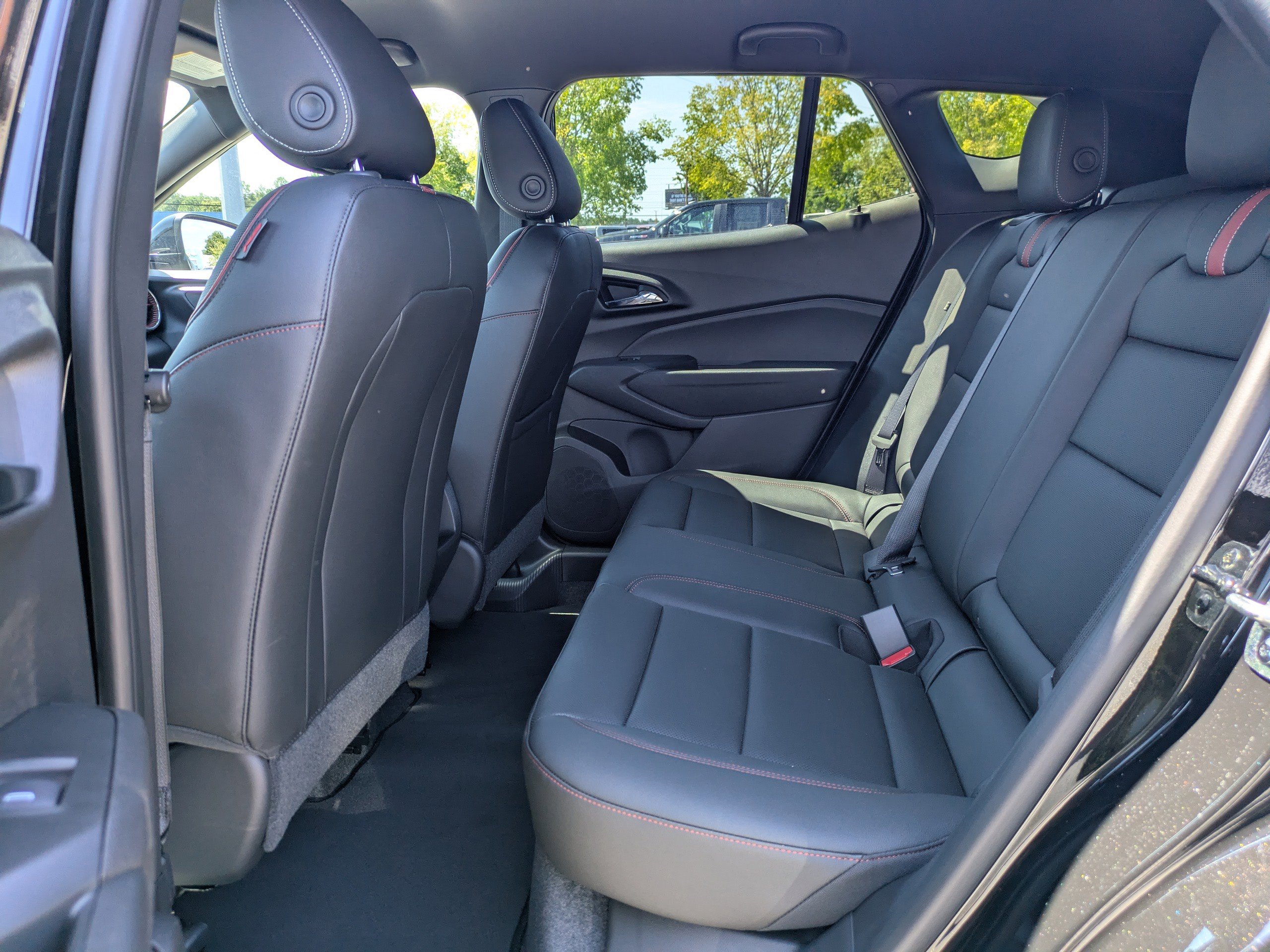 2025 Chevrolet Trax photo 13