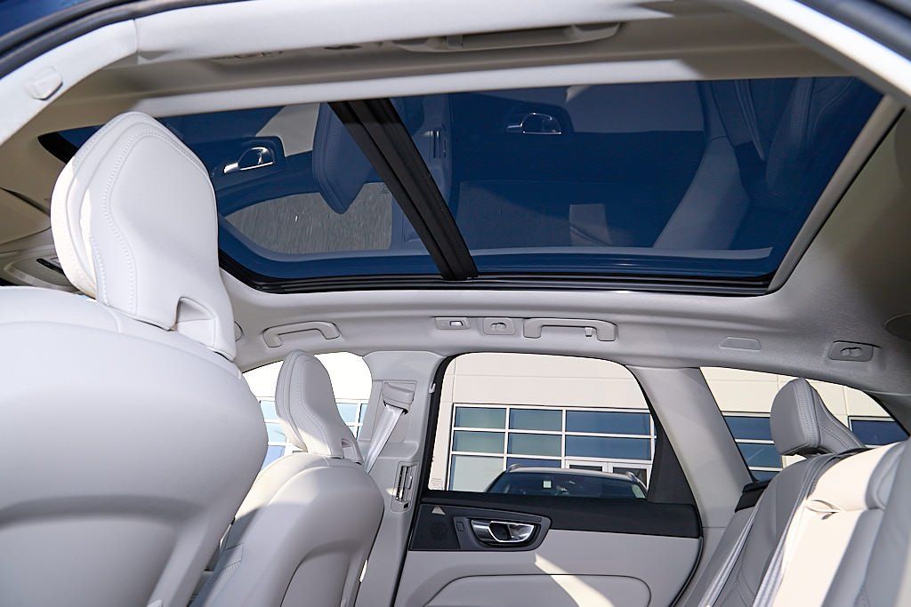 2026 VOLVO XC60 - Image 19