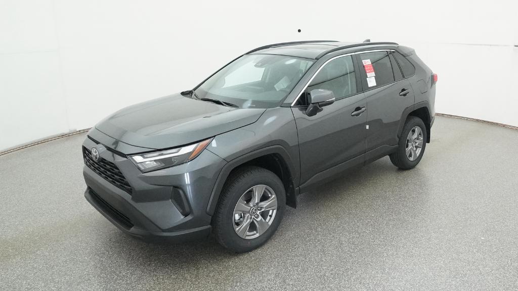 2025 Toyota RAV4 XLE's photo