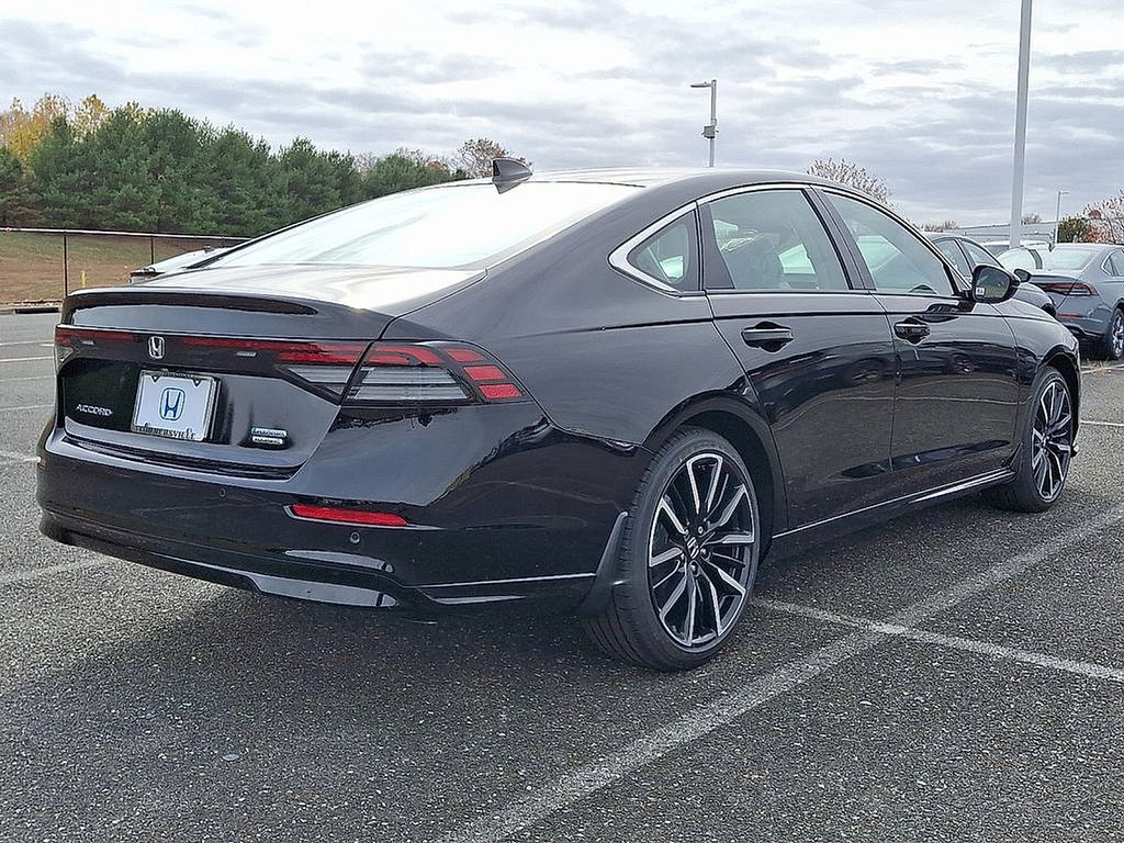 2025 Honda Accord Hybrid Touring photo 2