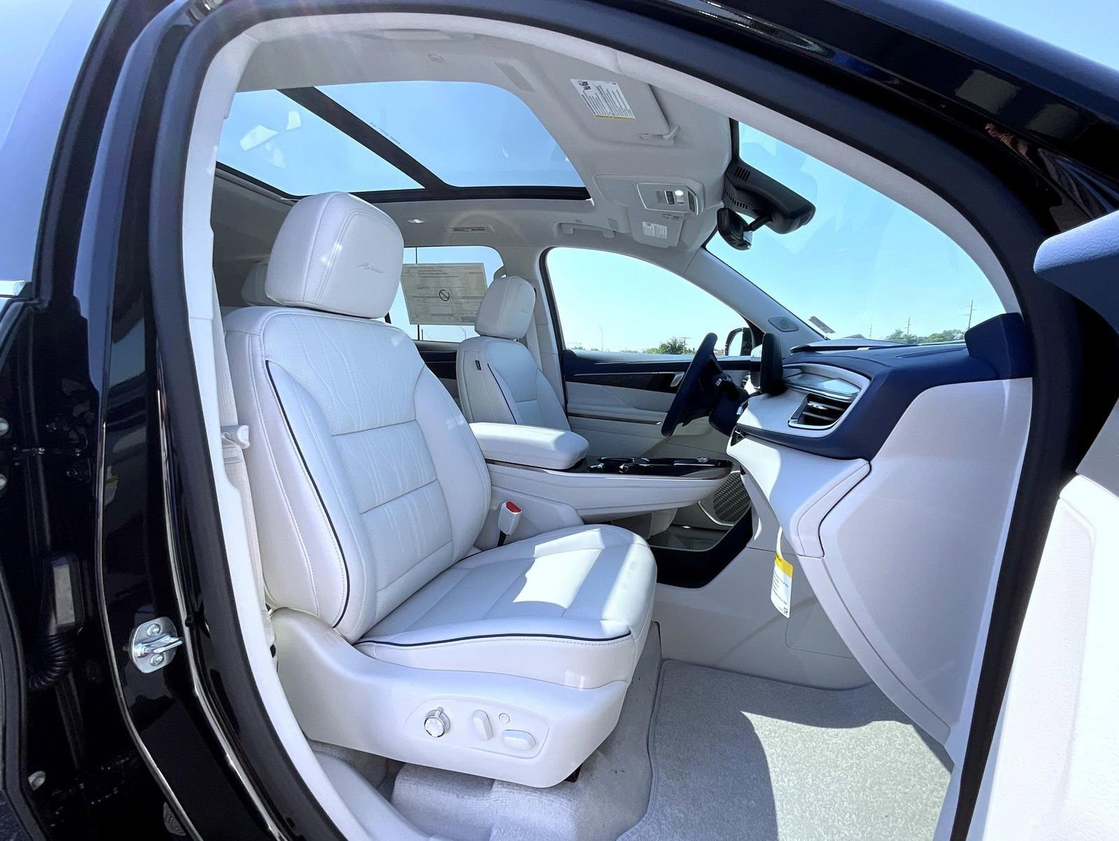 2026 Buick Enclave Avenir photo 12