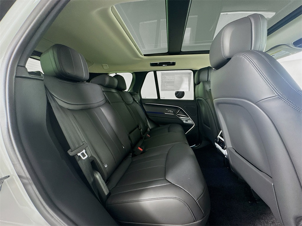 2025 Land Rover Range Rover SE photo 22