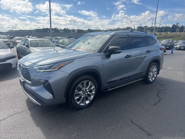 2022 Toyota Highlander Hybrid Limited photo 4
