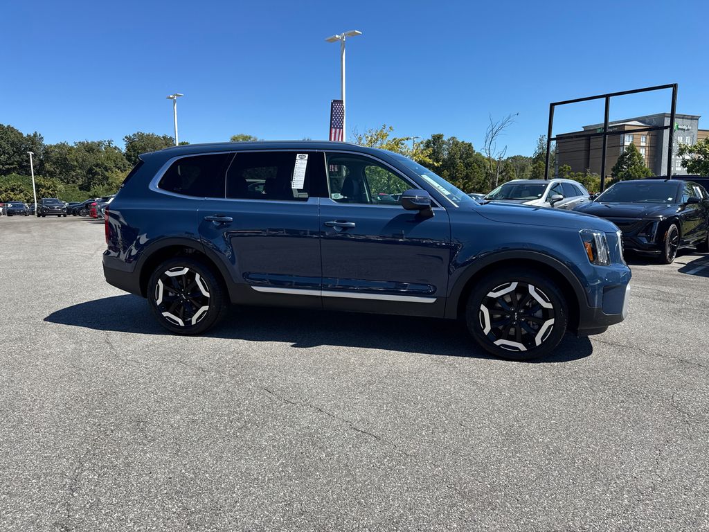 2025 Kia Telluride S photo 2
