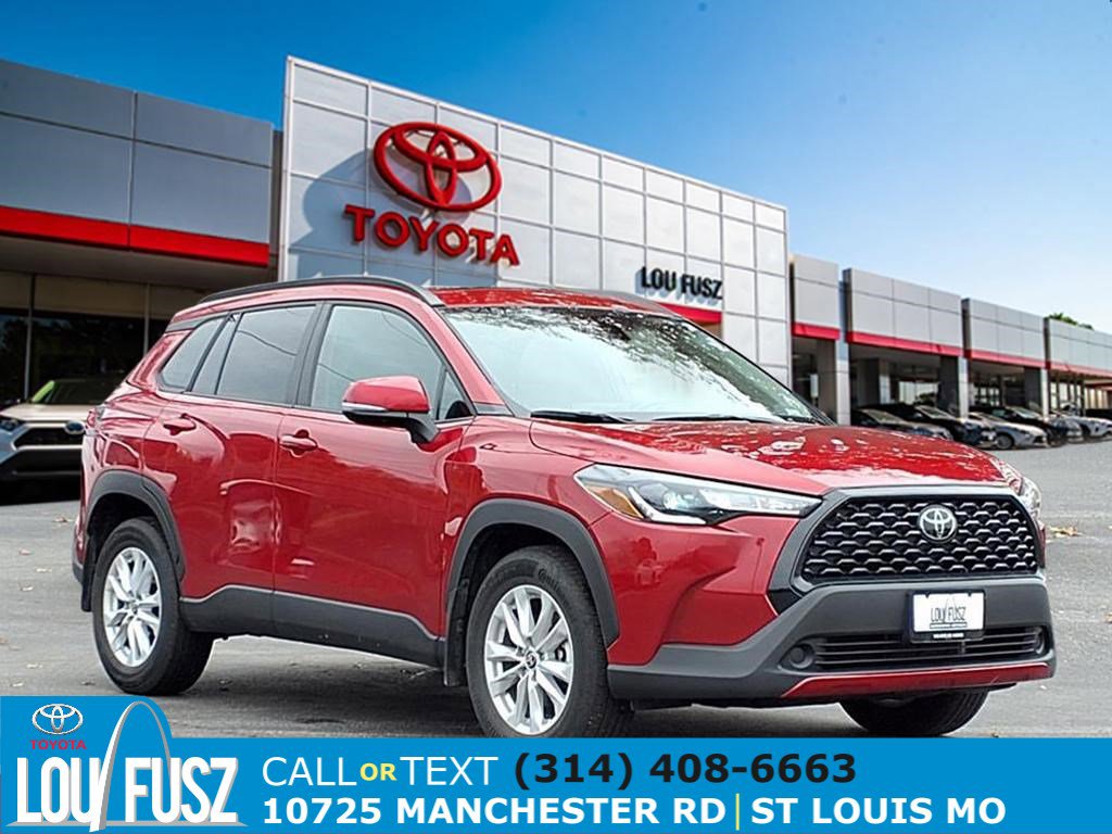 2022 Toyota Corolla Cross LE's photo