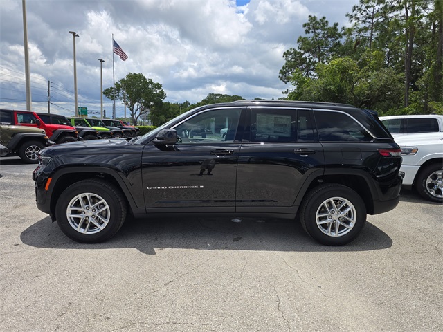 2025 Jeep Grand Cherokee Laredo X photo 3