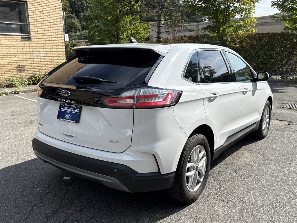2022 Ford Edge SEL photo 4