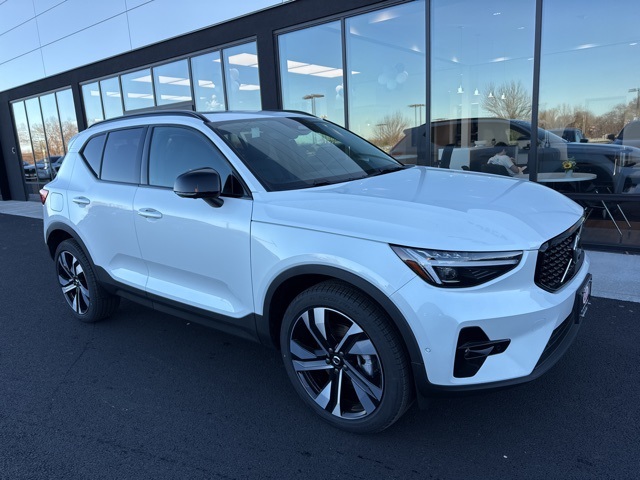 2025 Volvo XC40 Plus