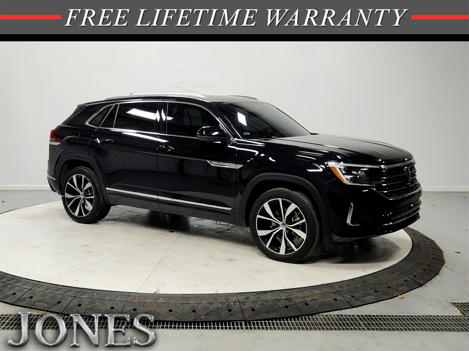 2024 Volkswagen Atlas Cross Sport SEL Premium R-LINE's photo