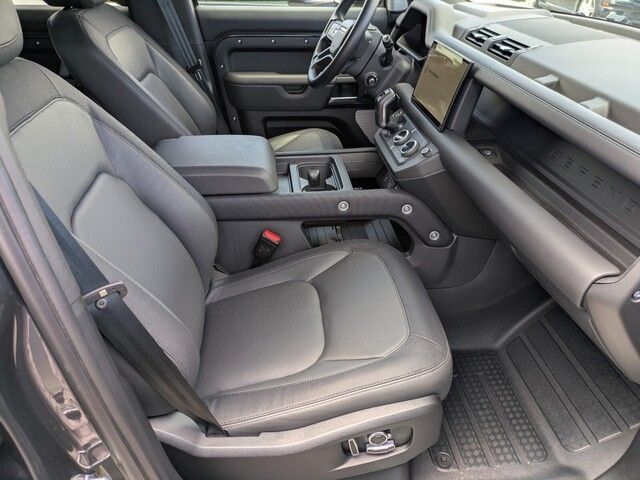 2024 Land Rover Defender Outbound photo 27