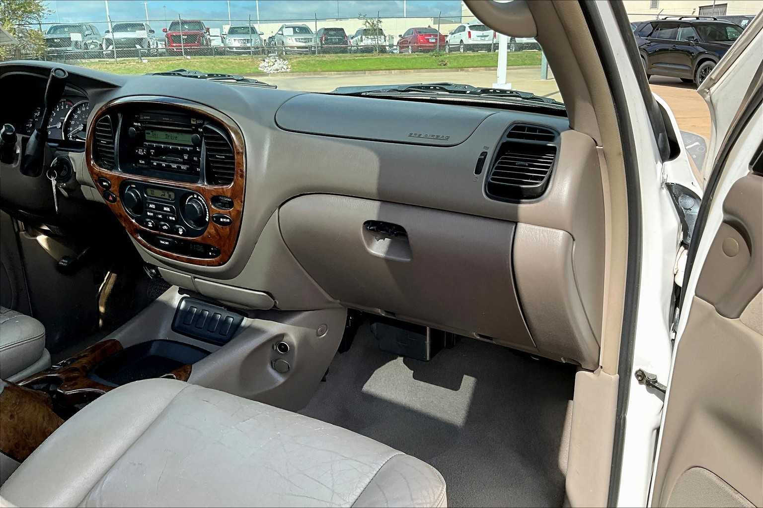 2005 Toyota Sequoia SR5 photo 16