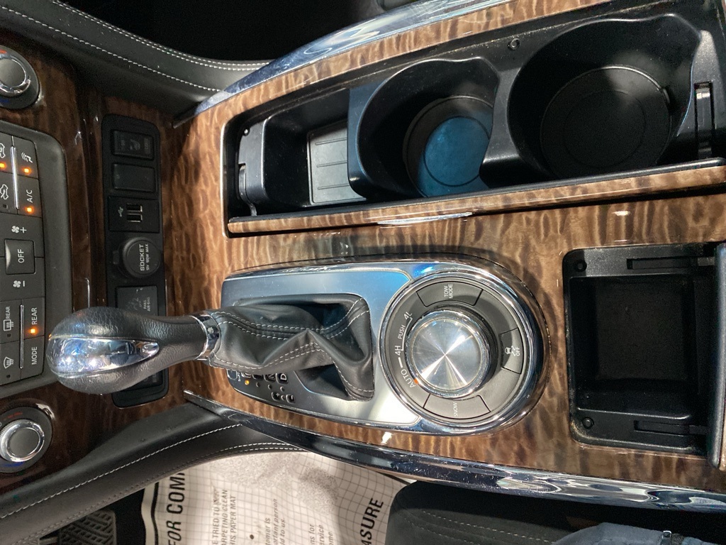 2019 Nissan Armada SV photo 27