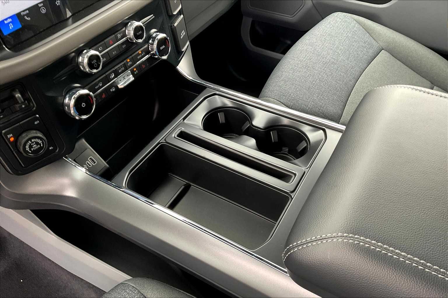 2025 Ford F-150 XLT photo 7