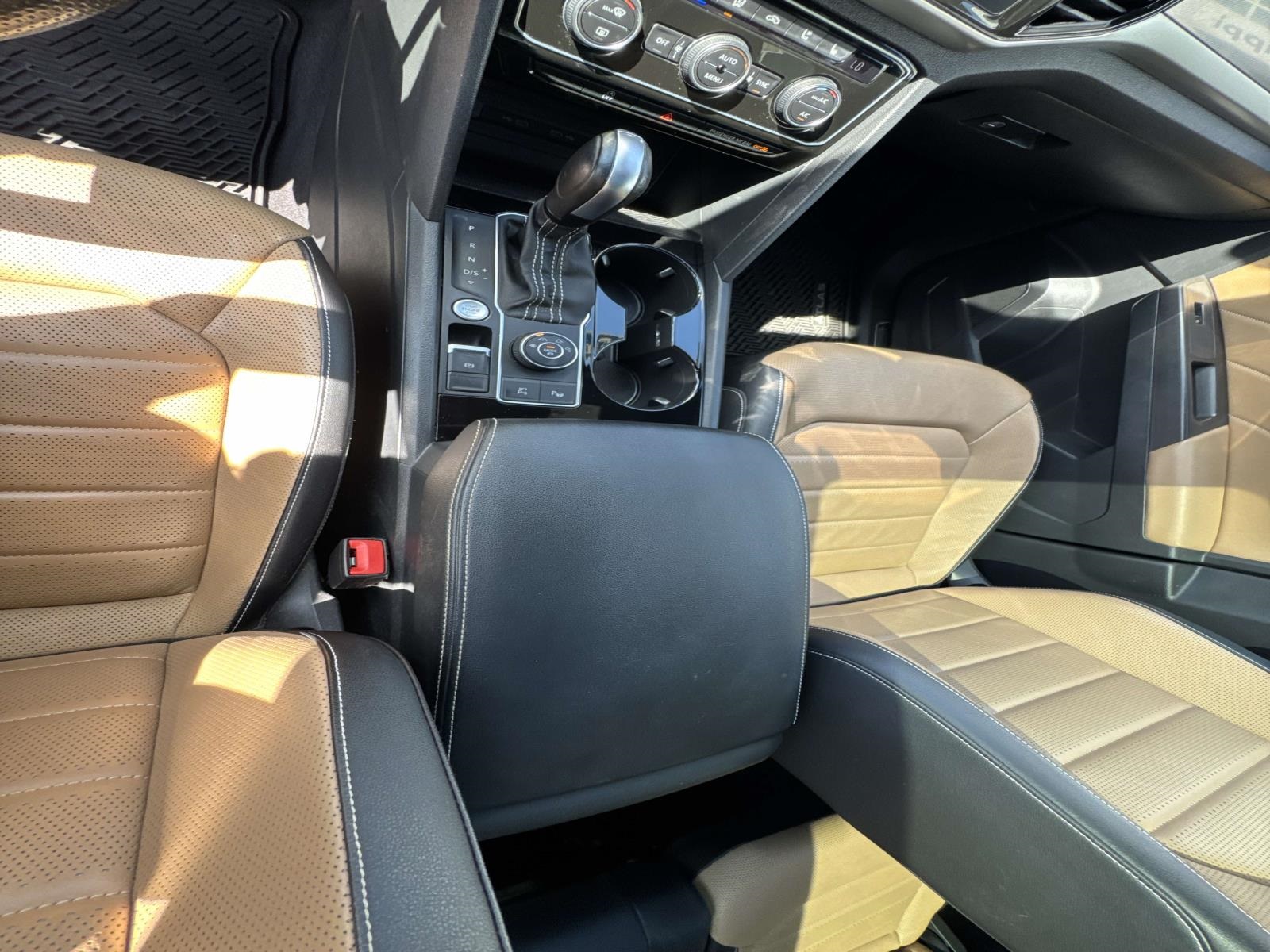 2022 Volkswagen Atlas Cross Sport V6 SEL Premium R-Line photo 23