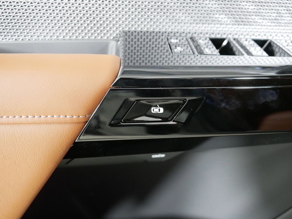 2025 Bmw 750e 750e xDrive photo 32