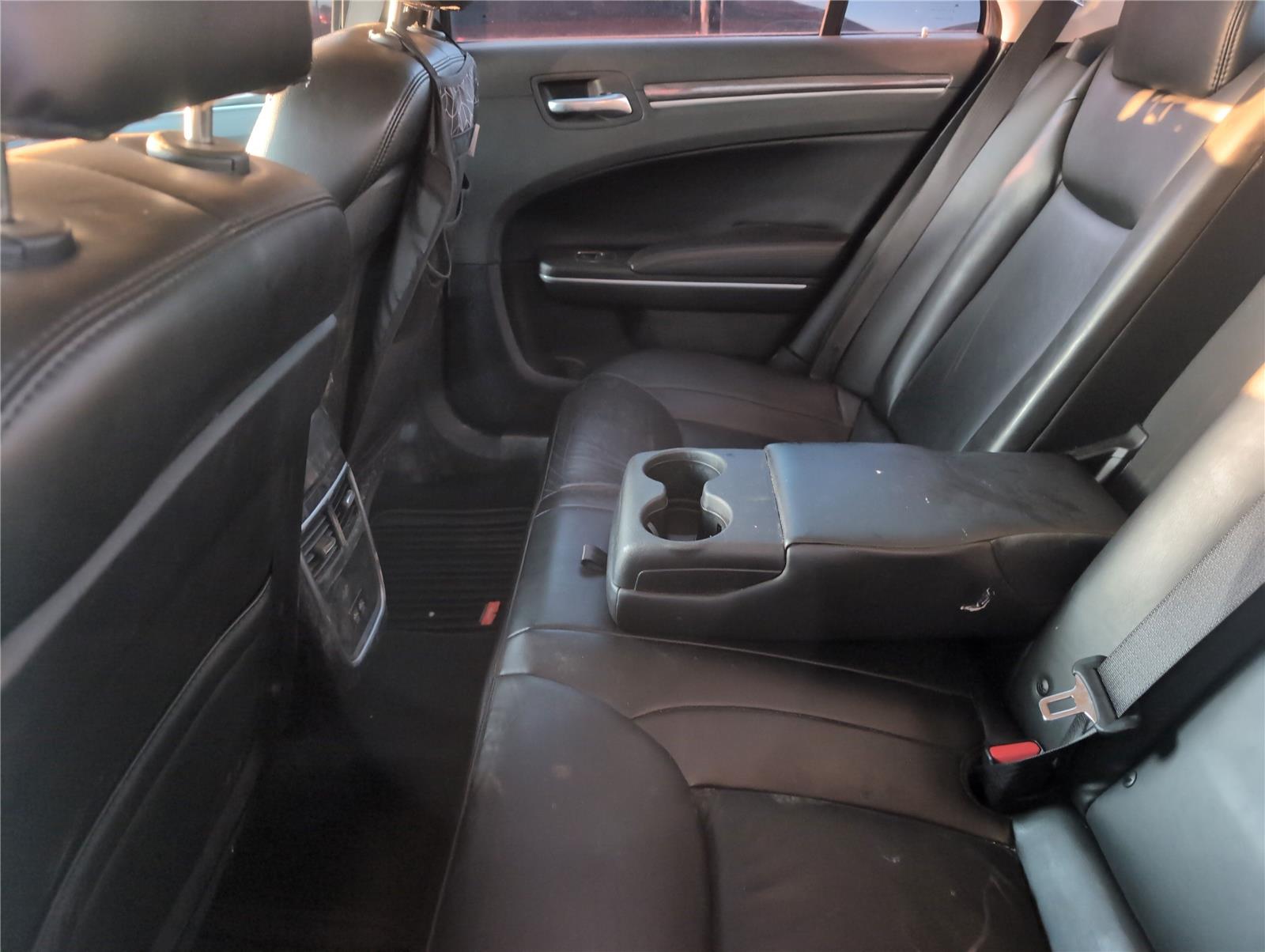 2021 Chrysler 300 Touring L photo 2