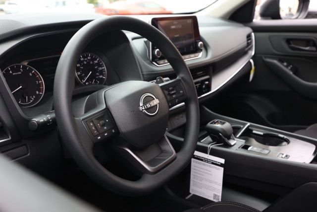 2026 Nissan Rogue S photo 14