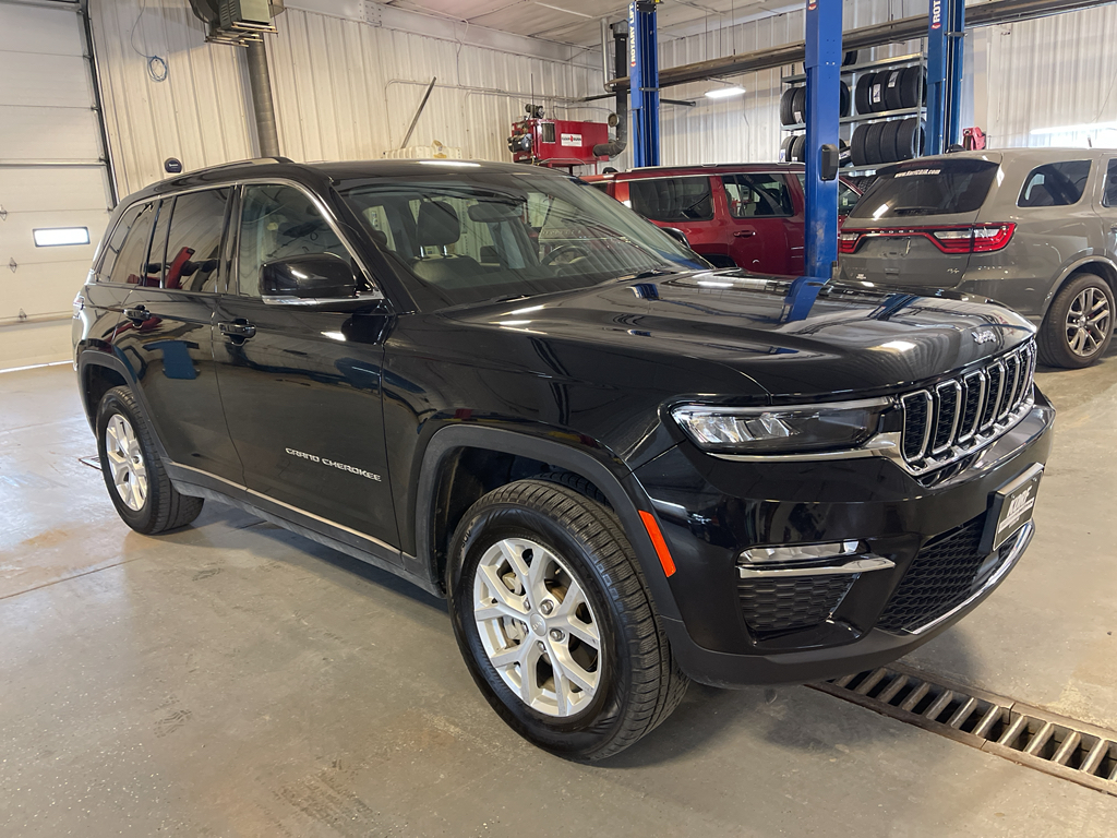 2023 Jeep Grand Cherokee Limited photo 2