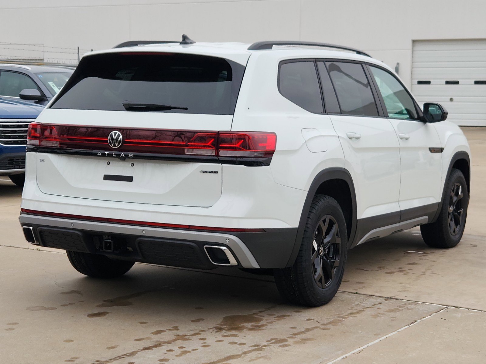 2025 Volkswagen Atlas Peak Edition SE photo 3