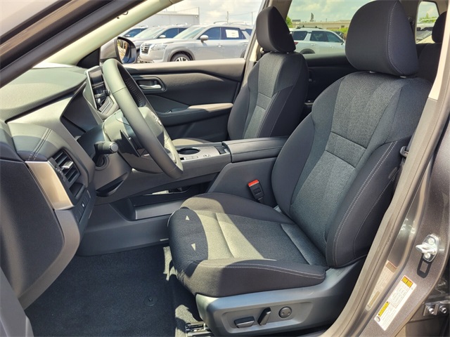 2025 Nissan Rogue SV photo 4