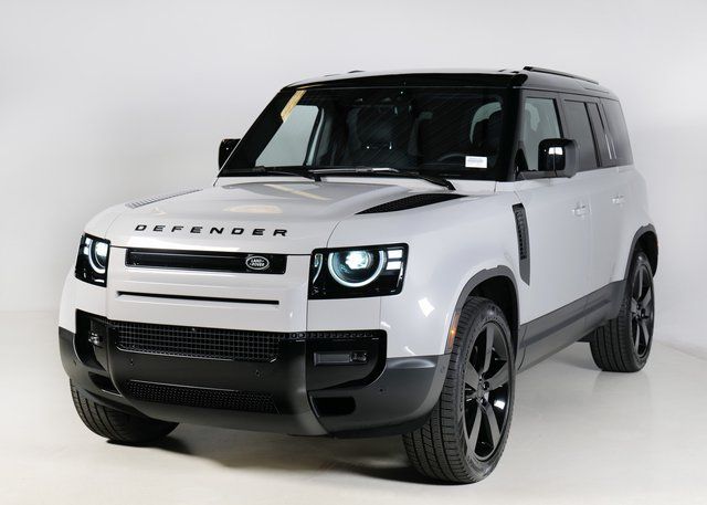 2026 Land Rover Defender S's photo