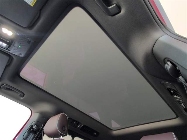2025 Volkswagen ID. Buzz Pro Plus photo 8